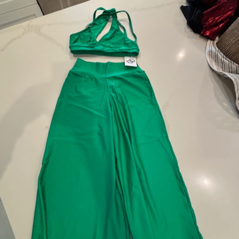 Dance Costume - Adult XS Kelly Green Wide Leg Crop Pants and Top